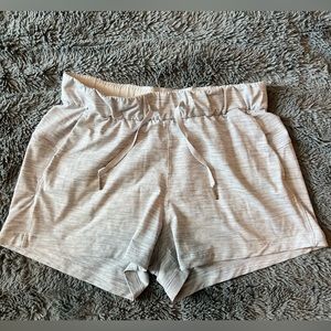 Lululemon on the fly short. Size 6. 2.5 inch inseam